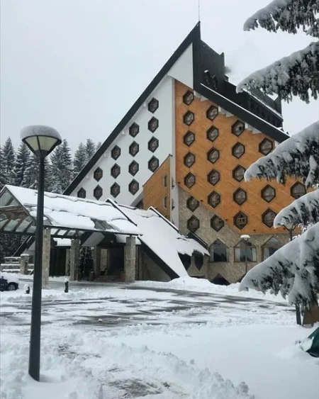 Tirane, ofroj Ski Mal i zi 175 Euro