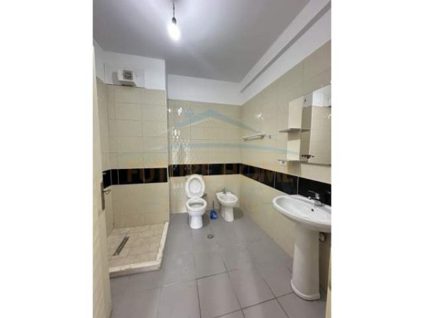 Tirane, jepet me qera apartament 2+1 Kati 1, 98 m² 450 Euro (Astir)