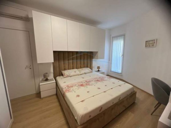 Tirane, jepet me qera apartament 2+1 Kati 5, 84 m² 650 Euro (Don bosko)