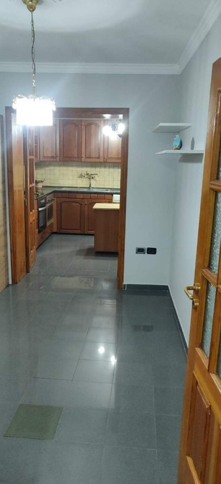 Tirane, jepet me qera apartament Kati 2, 130 m² 650 Euro (Prokuroria)