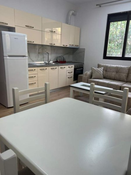 Tirane, jepet me qera apartament Kati 1, 60 m² 380 Euro (5 Maj)