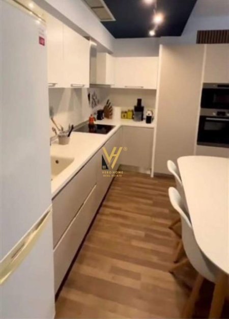 Tirane, jepet me qera apartament 2+1 Kati 4, 106 m² 750 Euro (kopshti zoologjk)