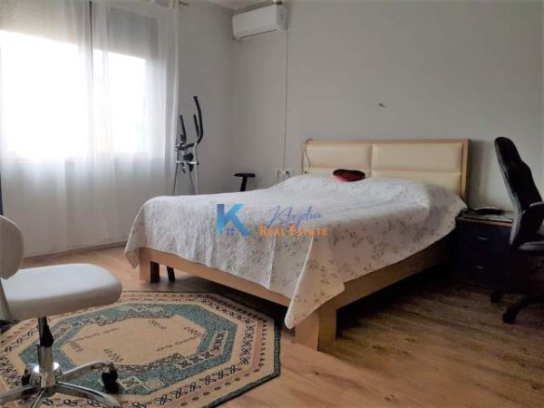 Tirane, jepet me qera apartament 4+1+A+BLK Kati 3, 150 m² 650 Euro (Rruga Riza Cerova)