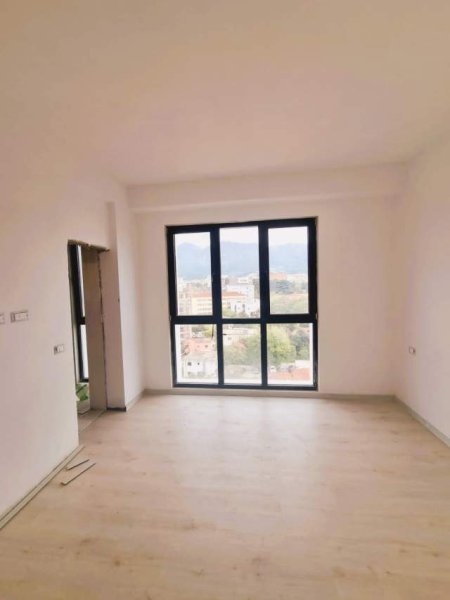 Tirane, shes apartament 2+1 114 m² 165.000 Euro (Farmacia 10)