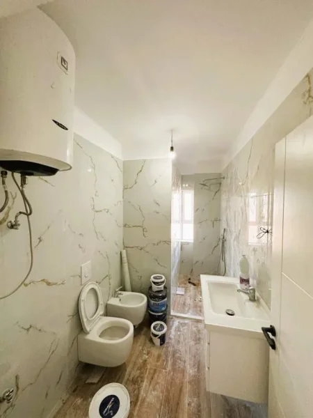 Tirane, shes apartament 2+1 100 m² 190.000 Euro (Rruga Kavajes ,Policia Bashkiake)