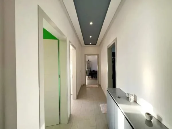 Tirane, shes apartament 2+1 103 m² 110.000 Euro (Fresku, prane Restorat Qesaraka)