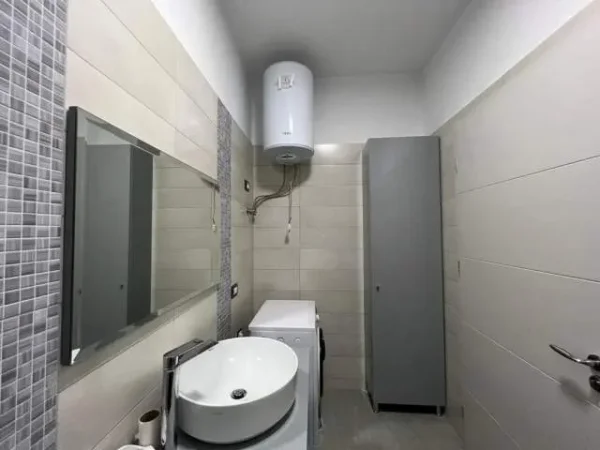 Tirane, shes apartament 2+1 103 m² 110.000 Euro (Fresku, prane Restorat Qesaraka)