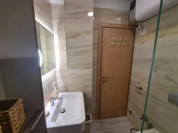 Tirane, jepet me qera apartament 2+1 Kati 2, 70 m² 450 Euro (Kodra e Diellit)