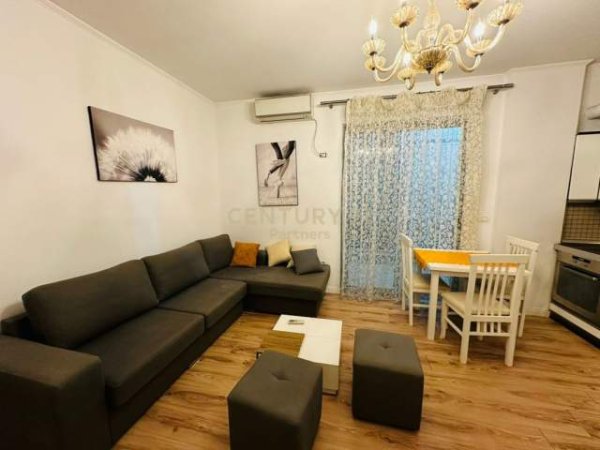 Tirane, jepet me qera apartament 1+1+BLK 60 m² 470 Euro (komuna parisit)