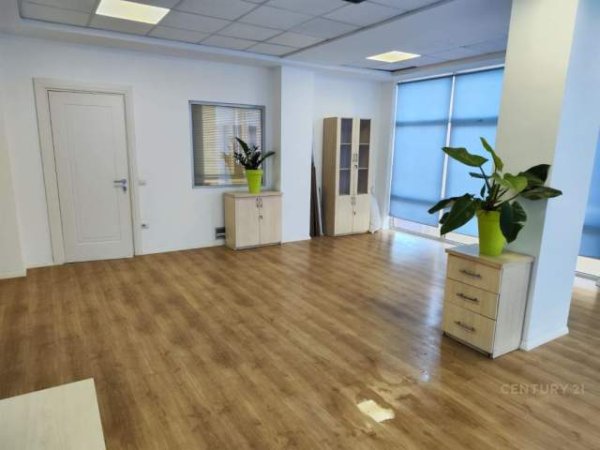 Tirane, shes zyre 219 m² 600.000 Euro (Rruga e Elbasanit)