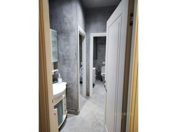 Tirane, shes zyre 219 m² 600.000 Euro (Rruga e Elbasanit)