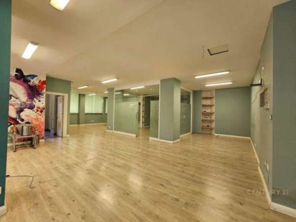 Tirane, jap me qera zyre 356 m² 5.300 Euro (Rruga Faik Konica, Air Albania Stadium)