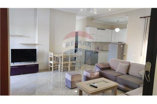 Tirane, jepet me qera apartament 100 m² 600 Euro (Haxhi Brari)