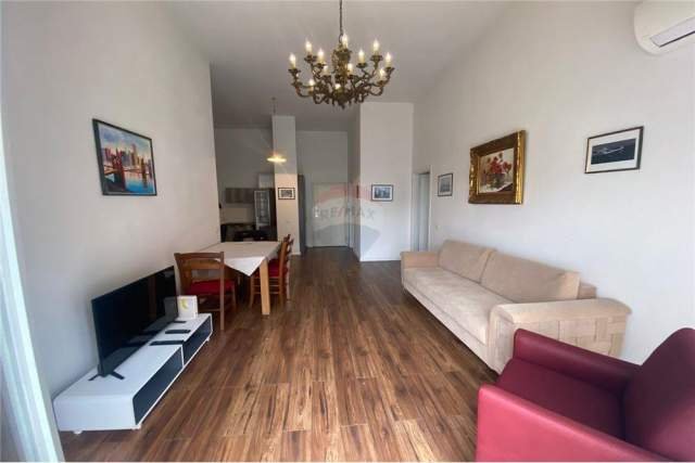 Tirane, jepet me qera apartament 2+1 Kati 8, 105 m² 800 Euro (Ring Center)
