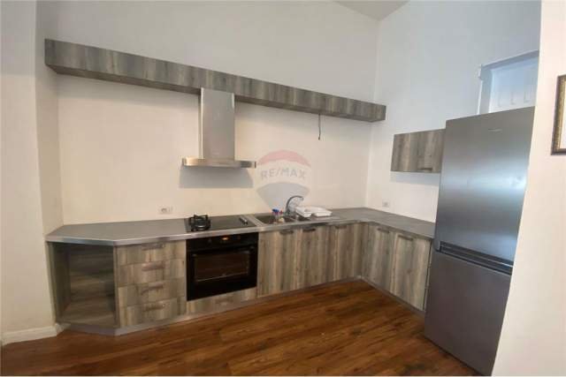 Tirane, jepet me qera apartament 2+1 Kati 8, 105 m² 800 Euro (Ring Center)