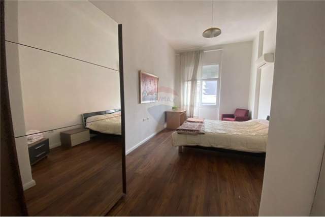 Tirane, jepet me qera apartament 2+1 Kati 8, 105 m² 800 Euro (Ring Center)