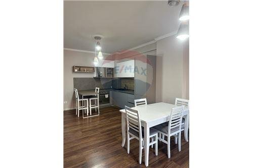 Tirane, jepet me qera apartament 2+1+BLK Kati 4, 107 m² 700 Euro (Gjimnazi Partizani)