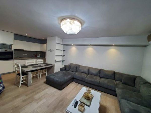 Tirane, jepet me qera apartament 2+1+BLK Kati 1, 80 m² 500 Euro (Rruga Bill Klinton)