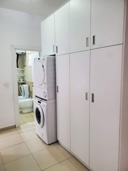 Tirane, jepet me qera apartament 2+1+BLK Kati 1, 80 m² 500 Euro (Rruga Bill Klinton)