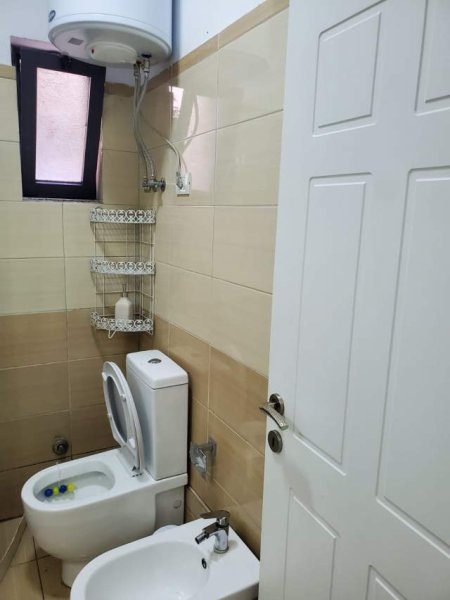 Tirane, jepet me qera apartament 2+1+BLK Kati 1, 80 m² 500 Euro (Rruga Bill Klinton)