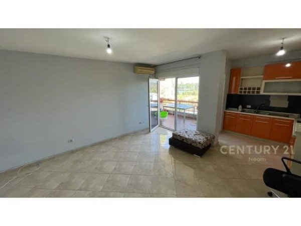 Tirane, jepet me qera zyre Kati 3, 105 m² 500 Euro (Colombo)