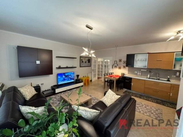 Tirane, jepet me qera apartament 2+1+BLK Kati 7, 122 m² 750 Euro (MEDAR SHTYLLA,  KOMPLEKSI KIKA 1)