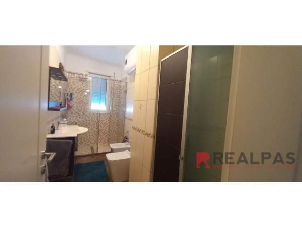 Tirane, jepet me qera apartament 2+1+BLK Kati 7, 122 m² 750 Euro (MEDAR SHTYLLA,  KOMPLEKSI KIKA 1)