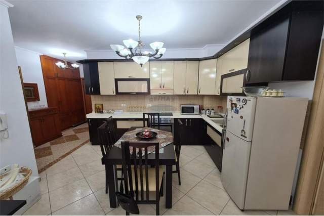 Tirane, jepet me qera apartament 2+1+BLK Kati 2, 95 m² 500 Euro (Eleonara)
