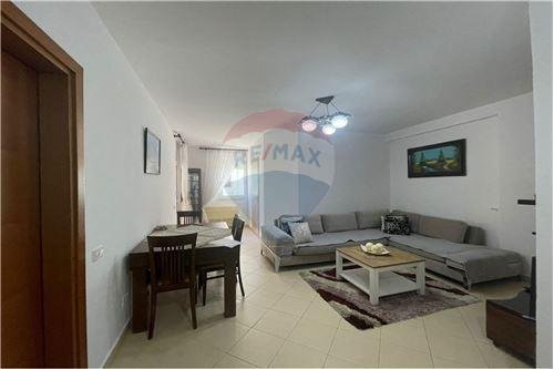 Tirane, jepet me qera apartament 3+1+BLK Kati 4, 600 Euro (Kodra e Diellit)