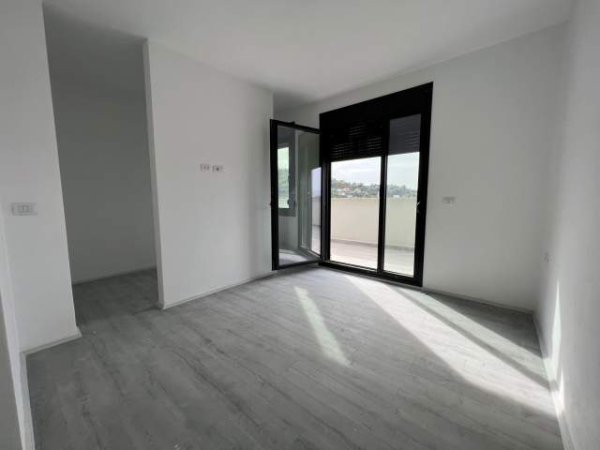 Tirane, shitet apartament 138 m² 180.000 Euro (Rruga e Kavajes, prane Amerikan 3)