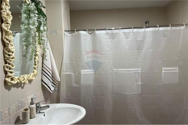Tirane, jepet me qera apartament 2+1 Kati 4, 110 m² 600 Euro (Kompleksi Kolombo)