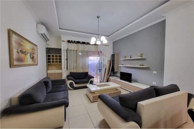 Tirane, jepet me qera apartament 3+1 Kati 2, 123 m² 400 Euro (Kopeshti Botanik)