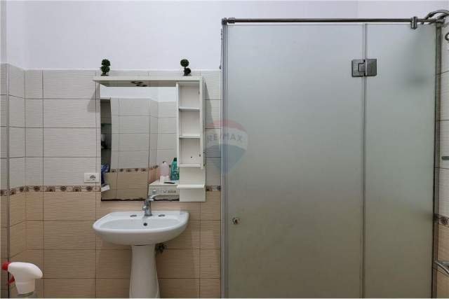 Tirane, jepet me qera apartament 3+1 Kati 2, 123 m² 400 Euro (Kopeshti Botanik)