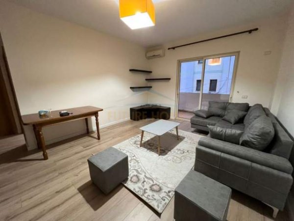 Tirane, jepet me qera apartament 1+1 Kati 3, 450 Euro (Rruga Bill Klinton)