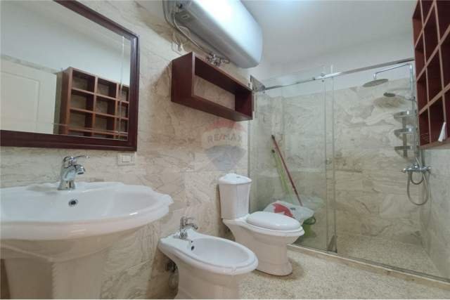 Tirane, jepet me qera apartament 1+1+A+BLK Kati 9, 80 m² 650 Euro (Rruga e Elbasanit)