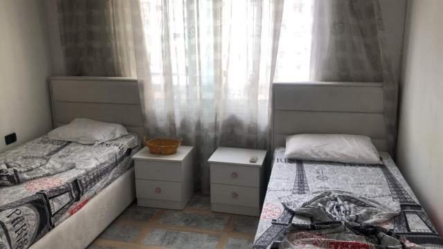 Tirane, jepet me qera apartament 2+1+BLK Kati 4, 118 m² 750 Euro (Bllok)