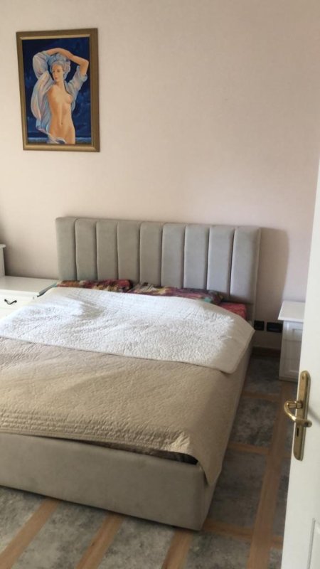 Tirane, jepet me qera apartament 2+1+BLK Kati 4, 118 m² 750 Euro (Bllok)