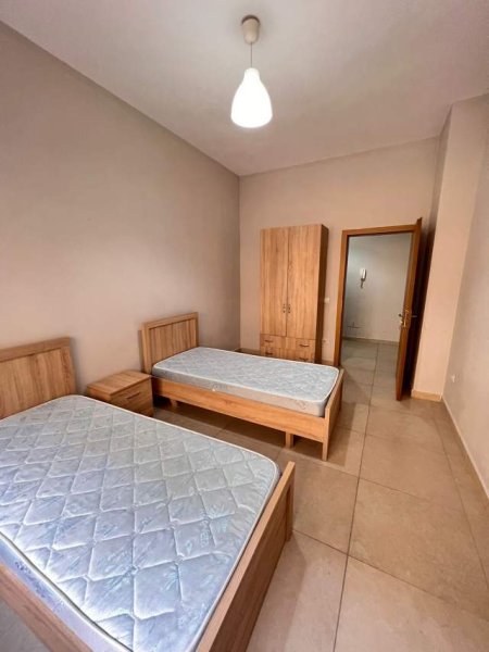 Tirane, jepet me qera apartament 2+1+BLK Kati 1, 95 m² 400 Euro (Astir)