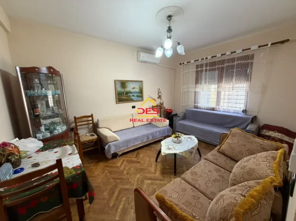 Vlore, shitet apartament 2+1+Ballkon Kati 1, 62 m² 72.000 € (Vlorë)