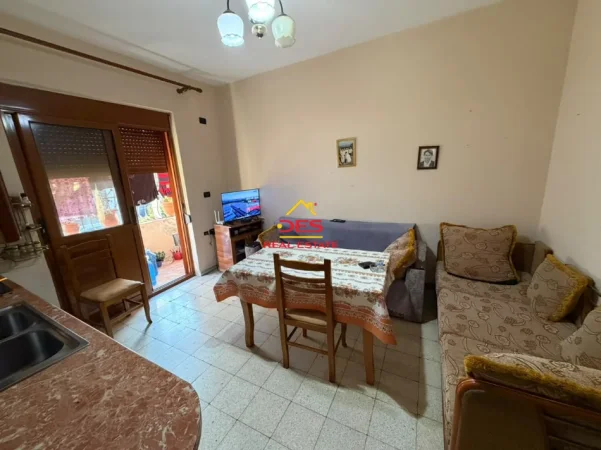 Vlore, shitet apartament 2+1+Ballkon Kati 1, 62 m² 72.000 € (Vlorë)