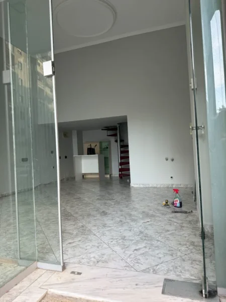 Tirane, shitet ambjent biznesi Kati 0, 70.000 € (Rruga Abdyl Pajo)
