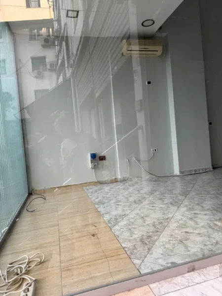 Tirane, shitet ambjent biznesi Kati 0, 70.000 € (Rruga Abdyl Pajo)