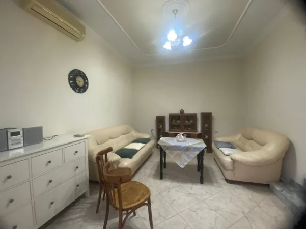Tirane, jepet me qera Vile 2+1+Ballkon Kati 1, 100 m² 400 € (Rr.Siri Kodres/Rruga Hasan Meniku)