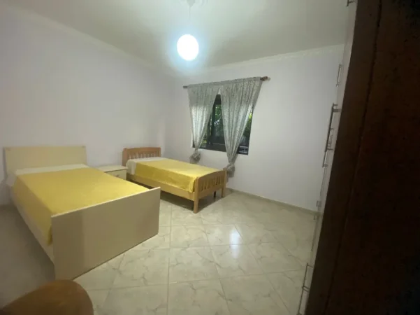 Tirane, jepet me qera Vile 2+1+Ballkon Kati 1, 100 m² 400 € (Rr.Siri Kodres/Rruga Hasan Meniku)
