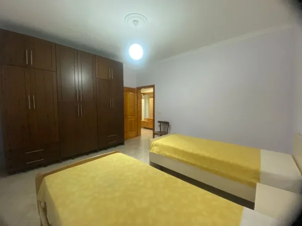 Tirane, jepet me qera Vile 2+1+Ballkon Kati 1, 100 m² 400 € (Rr.Siri Kodres/Rruga Hasan Meniku)