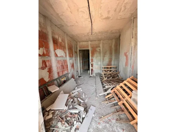 Tirane, shitet apartament 2+1 Kati 1, 110 m² 135.000 € (Paskuqan)