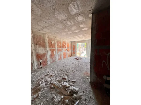 Tirane, shitet apartament 2+1 Kati 1, 110 m² 135.000 € (Paskuqan)