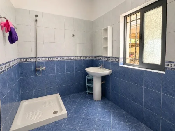 Tirane, jepet me qera apartament 2+1 Kati 1, 100 m² 350 € (Fundi i Bulevardit te ri)