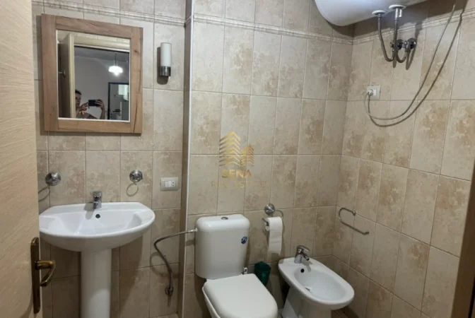 Tirane, jepet me qera apartament 1+1+Ballkon Kati 6, 75 m² 600 € (21 Dhjetori)