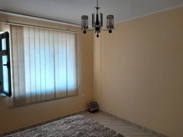 Tirane, jepet me qera ambjent biznesi Kati 1, 45 m² 470 € (Rruga Bardhyl)